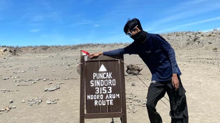 Logistik Wajib dan Cerita Tak Terlupakan Mendaki Gunung Sindoro (via Kledung) whatsapp image 2025 11 17 at 13.46.51 7e1cfed0
